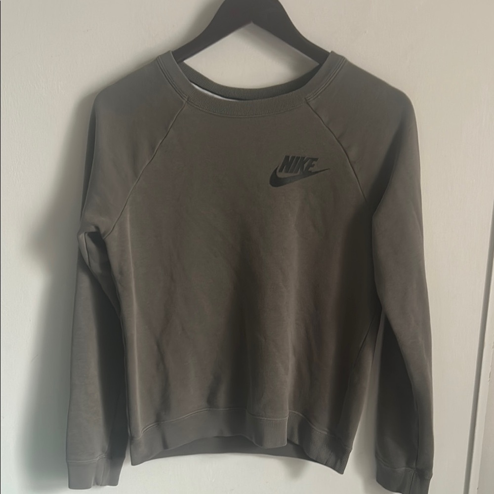 Nike Women's Logo Gray Long Sleeve Crewneck Sweatshirt Athletic Loungewear - Picture 6 of 10